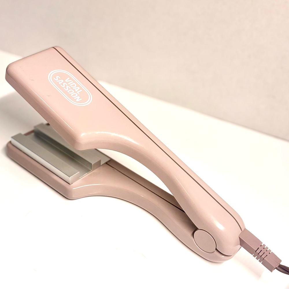 Mauve Colored Hair Crimper Vidal Sassoon Working Condition Excellent Condition